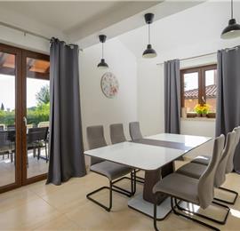 4 bedroom villa bedroom with pool, Svetvinčenat, Istria, sleeps 8